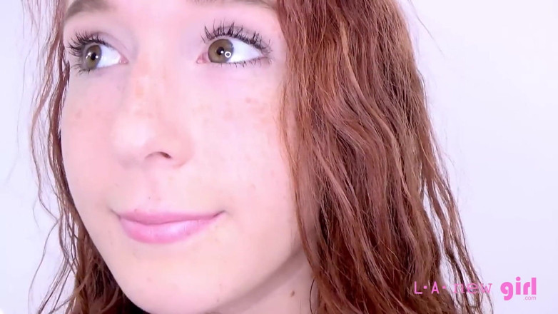 L.A. New Girl: Sommersprossige rothaarige amateurin fickt dicken schwanz für einen großen cumshot...