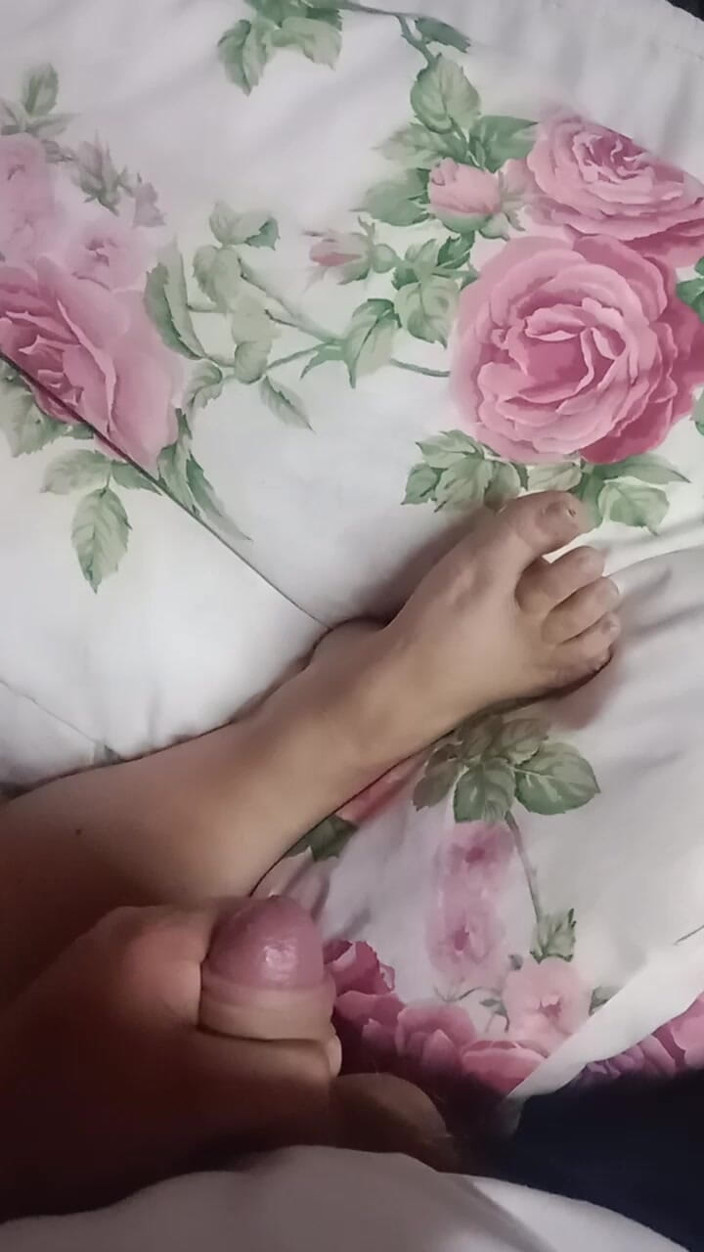 Footfetish productions: Tajně se odvážu k noze macechy
