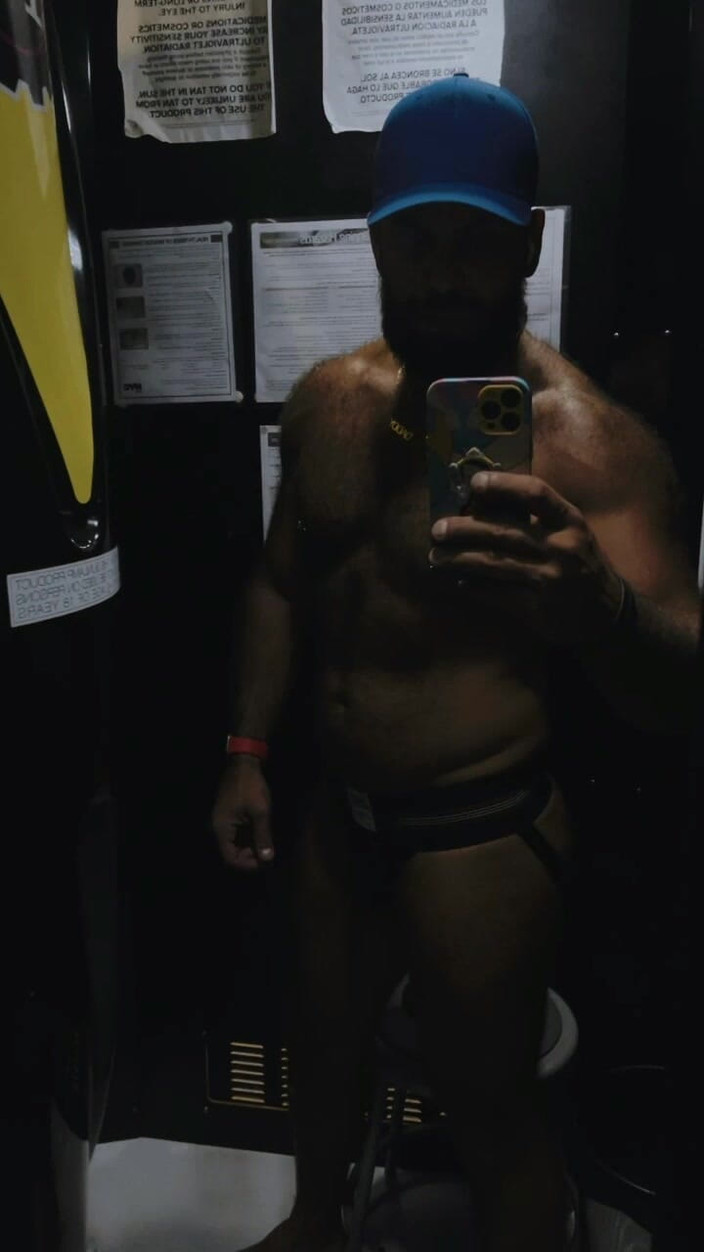 Elio Knight: Chơi không bao cao su vui vẻ