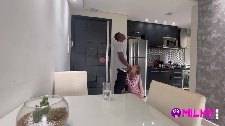 Milky Peru: Melissa platí nájem svou šťavnatou vagínou, šťastný pronajímatel.