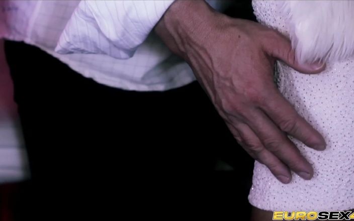 Porn Gutter: Makan Candy di Kelab