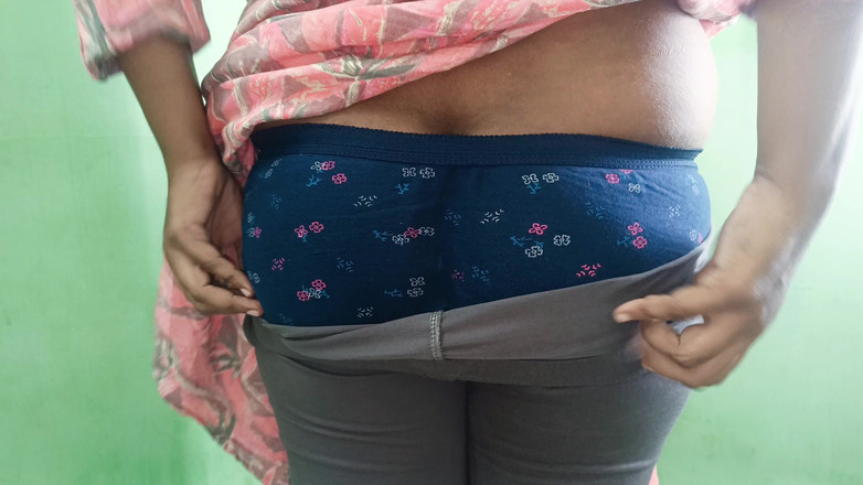 Laxi ammu: 已婚喀拉拉邦阿姨与茉莉花展示热辣结构浪漫