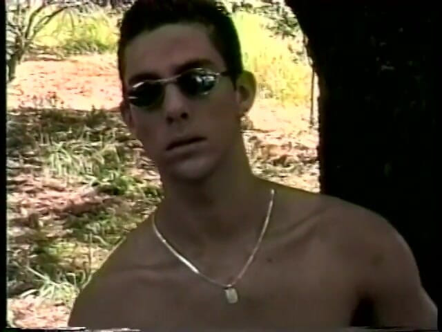 Gays Case: Semental joven rasgado juega con sus outdors de herramienta
