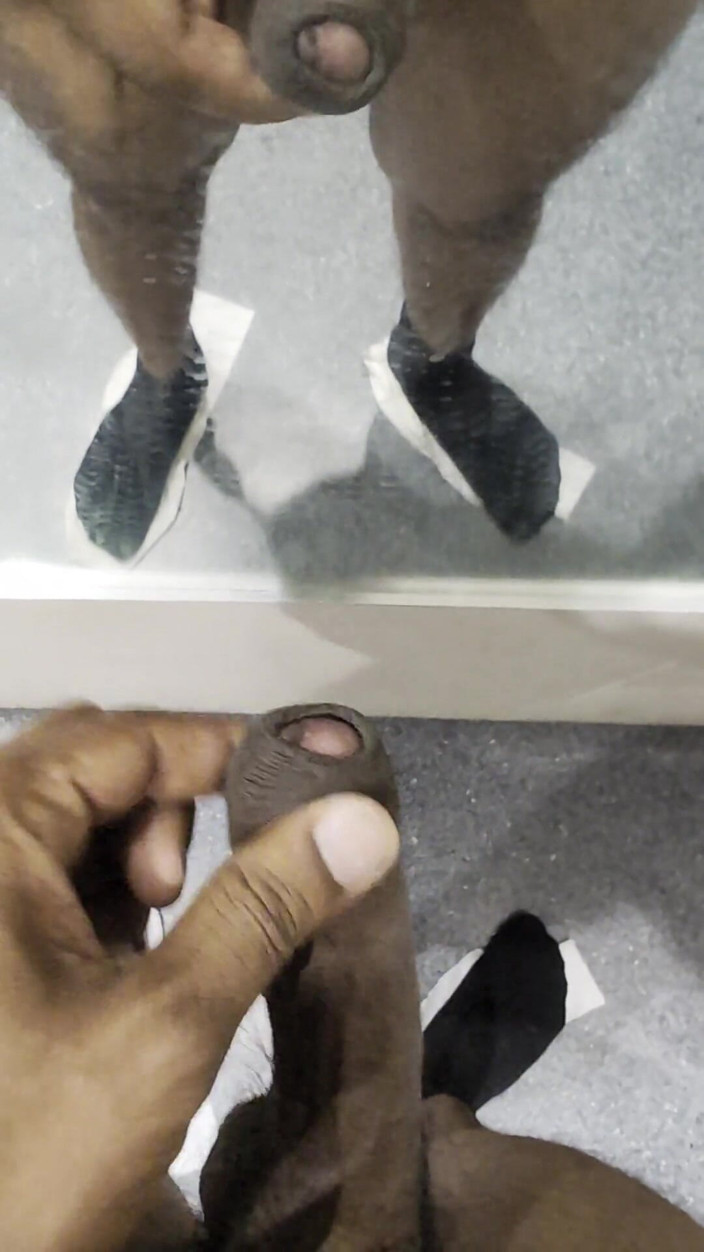Mrhorny4u96: Heteroseksüel adam umumi tuvalette mastürbasyon yaparken yakalandı