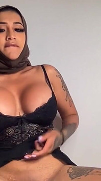 Hijabi solo cena com bbc dildo