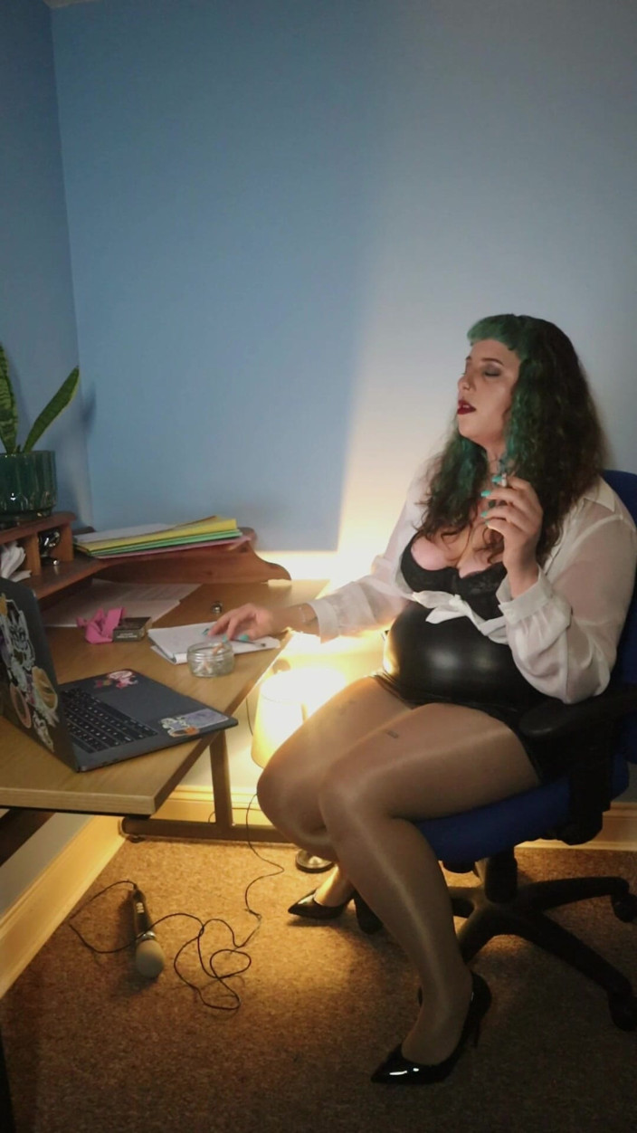 Goddess Kinx: Releasing.. Frustration at the Office