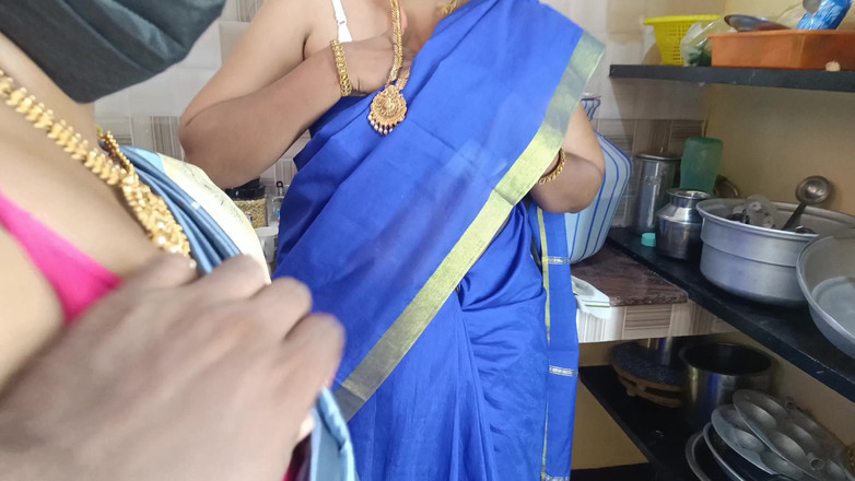 Inba: किचन में गृहिणी और नौकरानी तीन लोगों की चुदाई 1