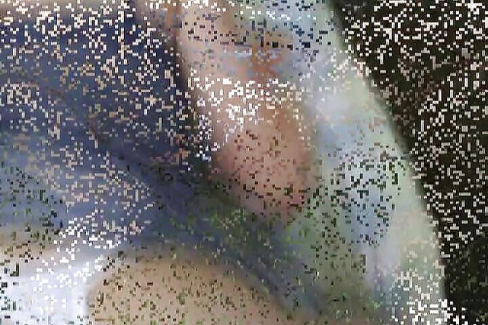 Planete Francaise: Дама из Франции с короткой стрижкой поедает сперму в лесу