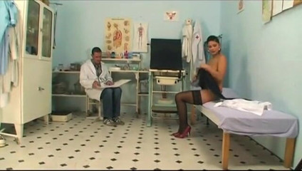 XTime Vod: Gynekolog s velkými rukama - Il Ginecologo Dalle Grandi Mani (Celý porno...