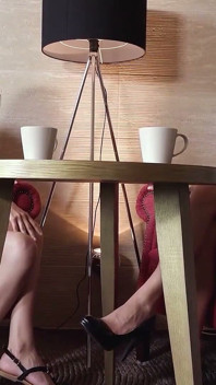 Sexul în trei sexy al lui Francesca Di Caprio cu brunetă sexy