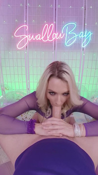 Sexy unschuldige blondine kenna james verführt schwanz zum abspritzen