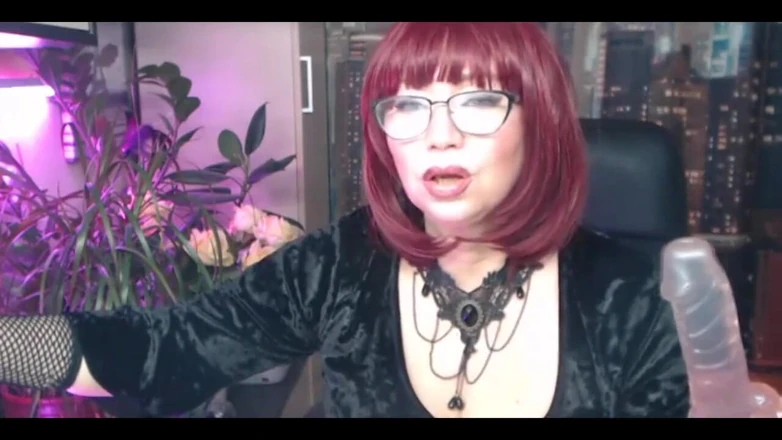 AimeeParadise: Zvrácená zralá děvka podvádí svého manžela s prvním virtuálním pultem...