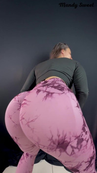 Brasilianische Große Ärsche, Die Mit Ihren Leggings Ohne Höschen Zum Klang Von Funk Twerkt
