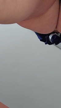 Owłosiona brunetka cipka, duże cycki, zmysłowa owłosiona kobieta w kuchni. Seksowna milf, owłosiona cipka, Duży tyłek