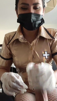 Asistentă sadică sondând și tachinând pula