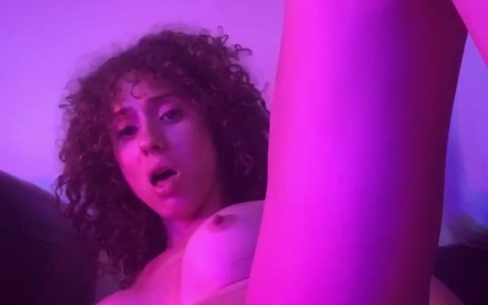 Tia Tizzianni Productions: Я люблю трахати себе в дзеркалі