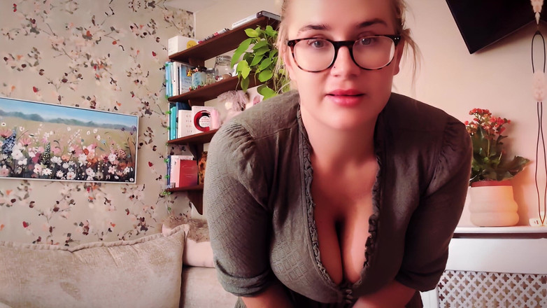 JessieHH: 在继母肮脏的洗涤中被抓 - 免费