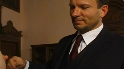 Absolute BDSM films - The original: Maskovaná blondýnka ponižující věšáky