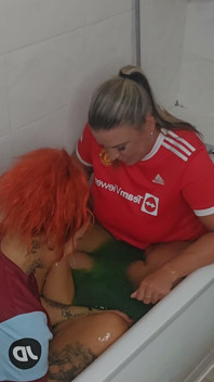 Maisie Lewis & Naughty Girl V se koupe Gunge