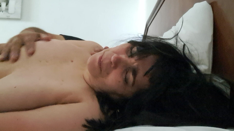 Mommy big hairy pussy: MILF dostává pohlazení a tvrdý, ale bohatý anální úder