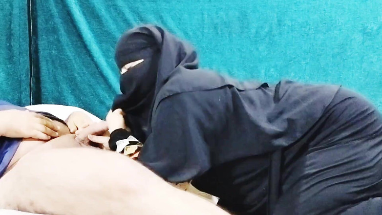 Ahmed and Samah: Il direttore del college scopa la cameriera