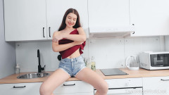 Teen Mega World: 보지를 문지르고 오르가즘을 느끼는 섹시녀