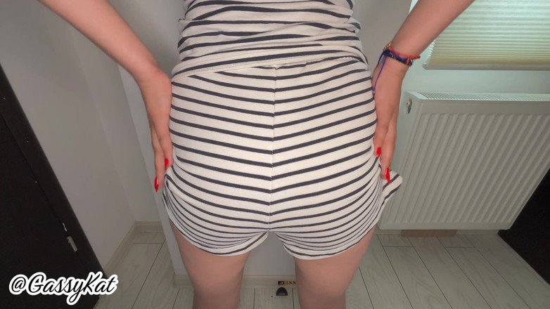 GassyKat: パジャマのおならの割れ目