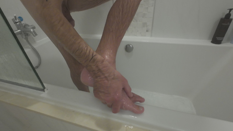 Big dick dadddy: Washing My Feet for My Foot Worshippers