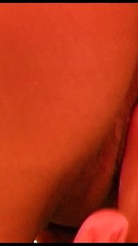 Sexy teenky a kočičky leží na posteli a roztáhnou nohy, aby masturboval kompilace