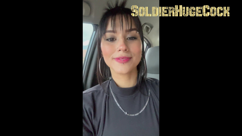 SoldierHugeCock: 彼女を家に連れて行くと、彼女は私のチンポをしゃぶって私に支払いをします