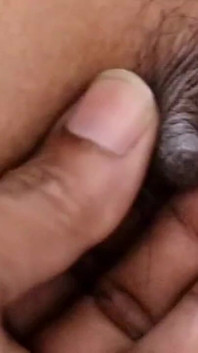Awek Tamil India membuatkan teman lelakinya seronok dengan menunjukkan kepadanya payudara dan tubuh bogelnya