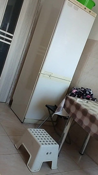 Une Maman Sexy Prend Son Petit-déjeuner, Chatte Poilue, Gros Seins