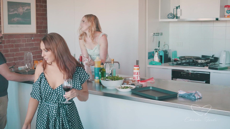 CharlieForde: 찰리 포드, 노바 호손, 우디 Alyx, 바이올렛 디바인, 레오 바르그슨, 트리시 먼로의 식사