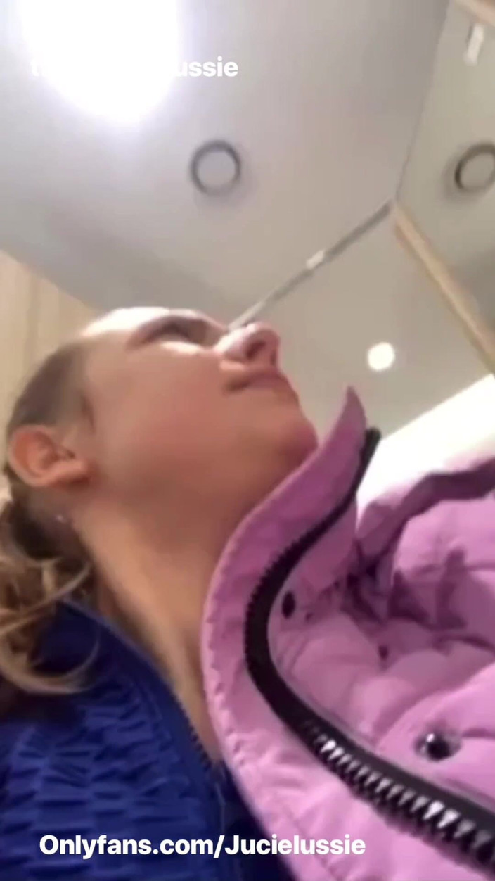 JuiceLussie: Nečekané šukání v šatně