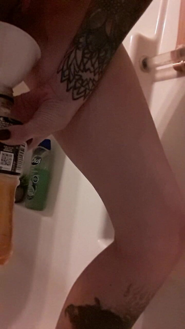 PandoraSG: Creampie čůrá do láhve s nálevkou