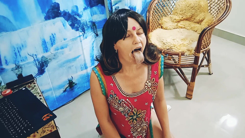 Bolly Karma: Scatena la sua miLF interiore in del sesso selvaggio