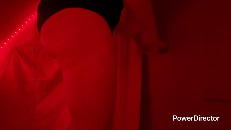 Galy: Gloryhole in un bagno in discoteca, succhio uno sconosciuto