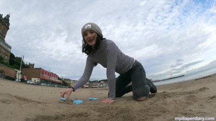 Faye Taylor: Fossile Von Dinosauriern im sand
