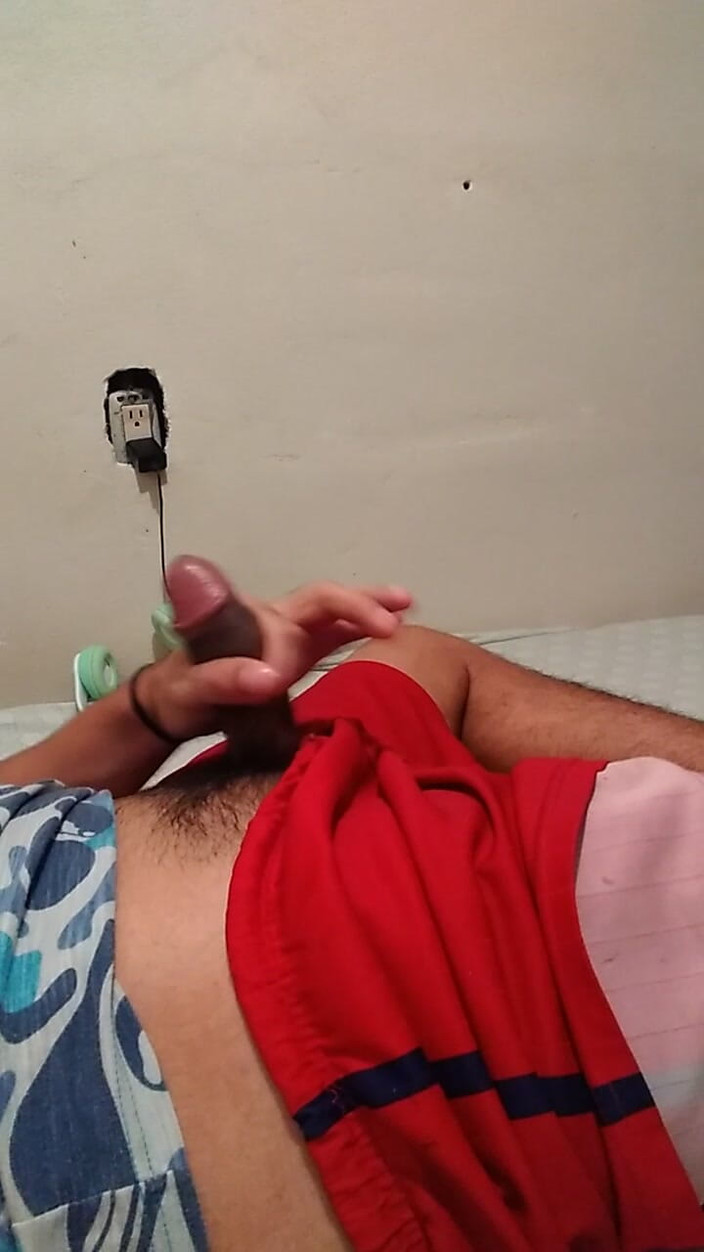 AlexAlejandro13: Hete jongen in bed