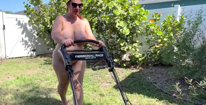 Peacock couple: Mower Milf
