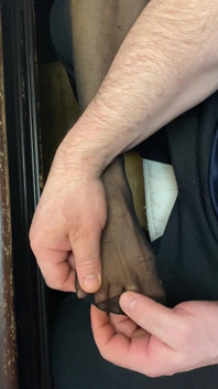 Sexy beine in Nylon mit kleinen füßen