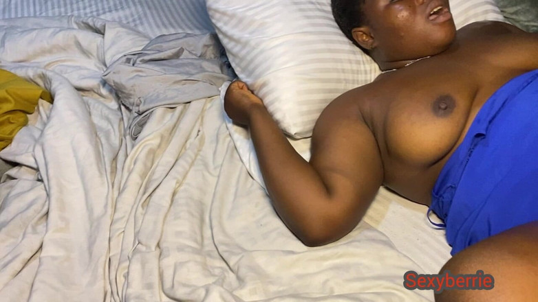 Sexy Berrie: La signora aisha seduce il dottore mentre mio marito è andato...