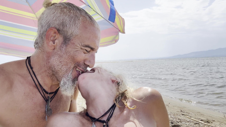 Cristina Sauvage: Cum in Mounth - Blowjob on the Beach - How Long Can...