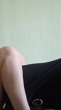 当他不在家时，我舔我男友继母成熟的毛茸茸的阴户