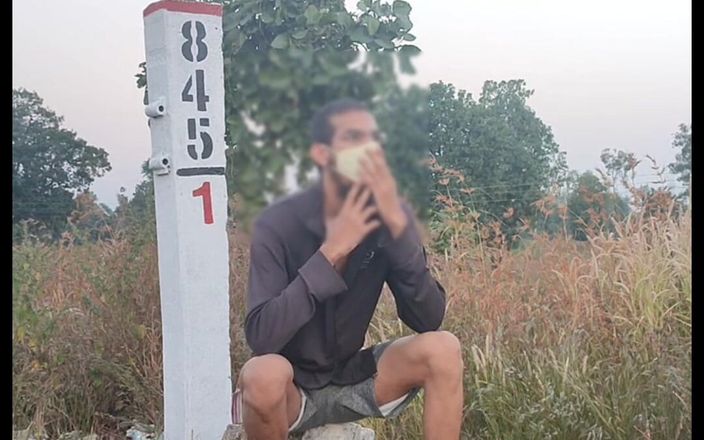 Tani: 在铁路上自慰