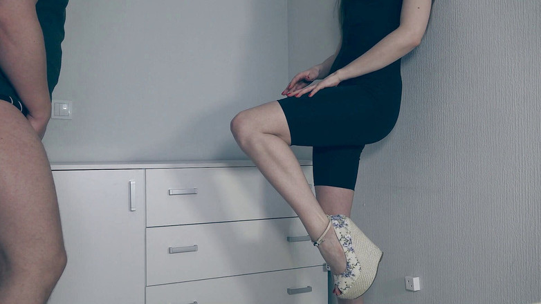 Homemade ballbusting: Meine neuen absätze und seine frischen eier zum ballbusting