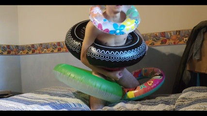 Floatie Boy: Souffler, jouer et branler avec ma collection de natation gonflable