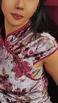 Sürtük Asyalı kıyafet denemesi