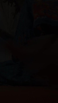 La Tentatrice Oliata Mango Prende in Giro Con I Suoi Piedi Sexy Mentre Ti Ignora Completamente