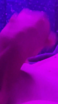 Remaja berambut merah orgasme cepat sebelum katil
